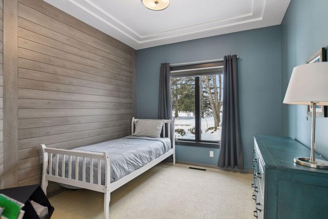 9125 Abbywood Road, Chaska, MN 55318