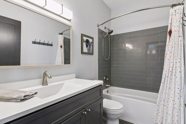 9125 Abbywood Road, Chaska, MN 55318