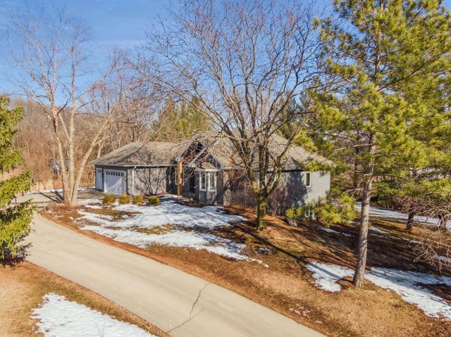 9125 Abbywood Road, Chaska, MN 55318