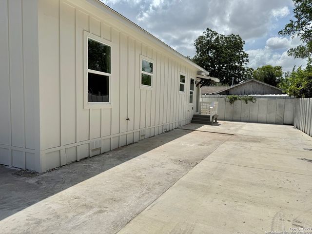 207 Meridian Ave # 102, San Antonio, TX 78201