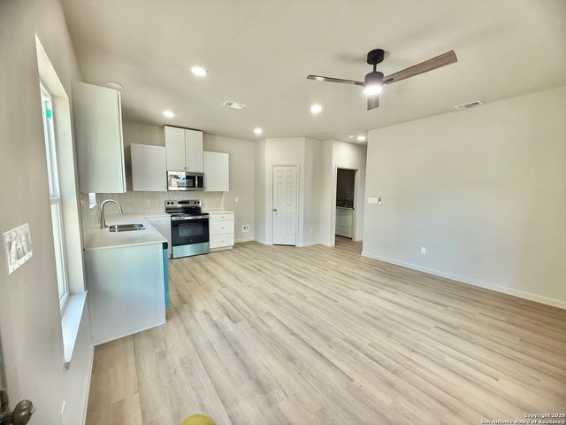 207 Meridian Ave # 102, San Antonio, TX 78201