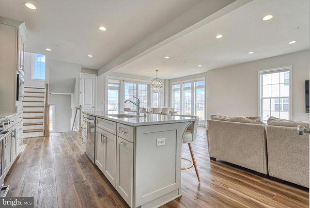 1340 STATION HOUSE LN, Mechanicsburg, PA 17055