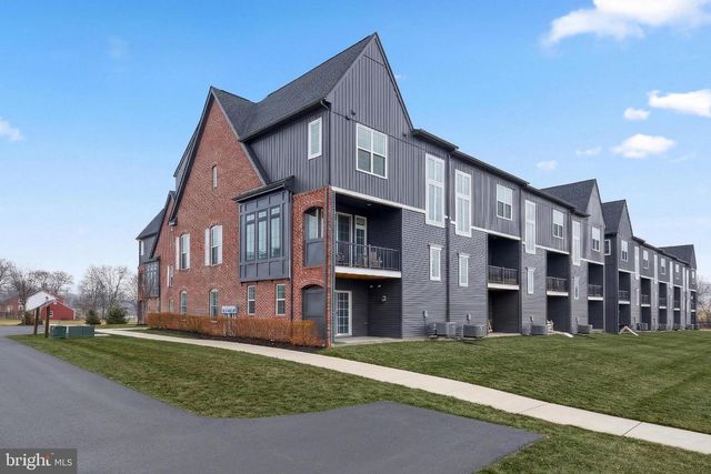 1340 STATION HOUSE LN, Mechanicsburg, PA 17055