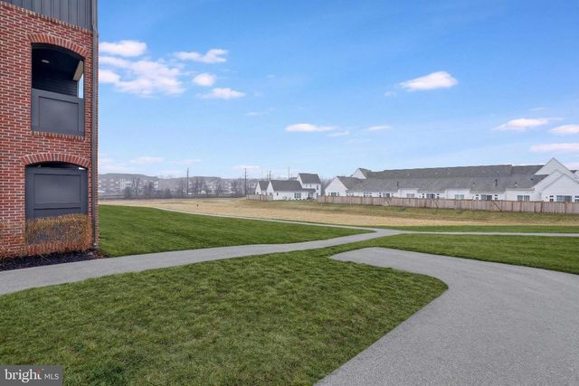 1340 STATION HOUSE LN, Mechanicsburg, PA 17055