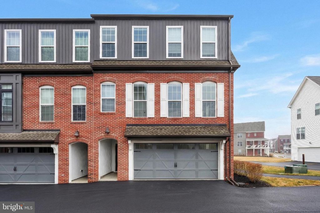 1340 STATION HOUSE LN, Mechanicsburg, PA 17055