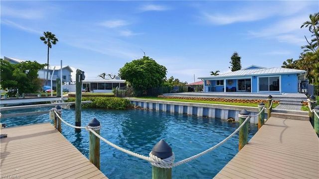 8009 Lagoon RD, Fort Myers Beach, FL 33931
