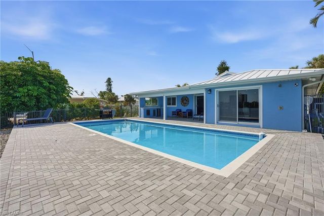 8009 Lagoon RD, Fort Myers Beach, FL 33931