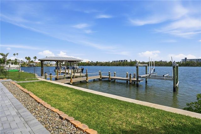 8009 Lagoon RD, Fort Myers Beach, FL 33931