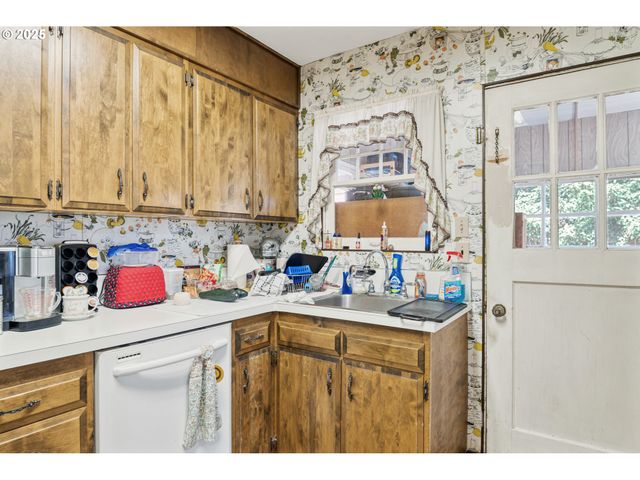 2848 DOVER St, Longview, WA 98632