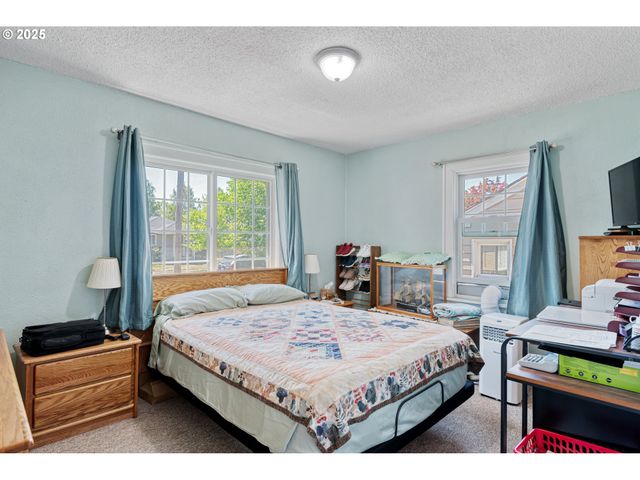 2848 DOVER St, Longview, WA 98632