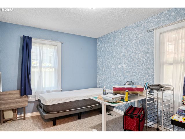 2848 DOVER St, Longview, WA 98632