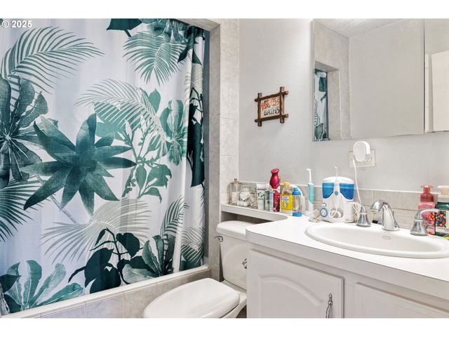 2848 DOVER St, Longview, WA 98632