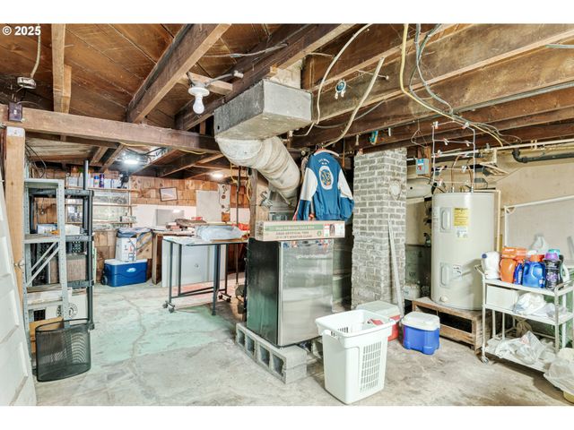 2848 DOVER St, Longview, WA 98632