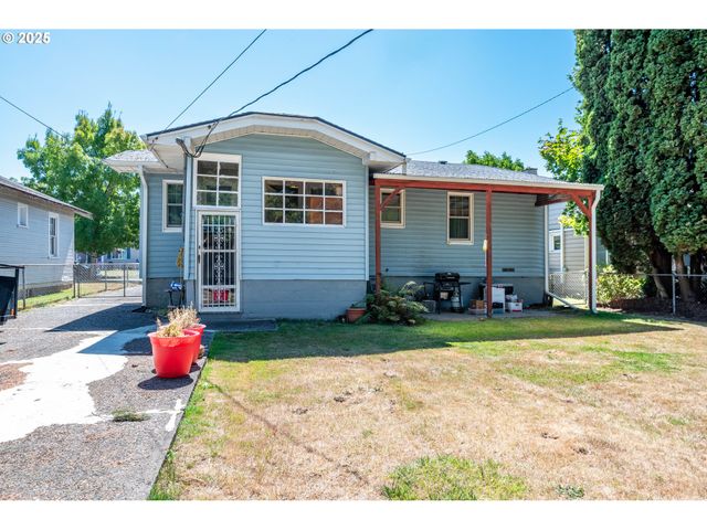 2848 DOVER St, Longview, WA 98632