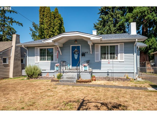 2848 DOVER St, Longview, WA 98632