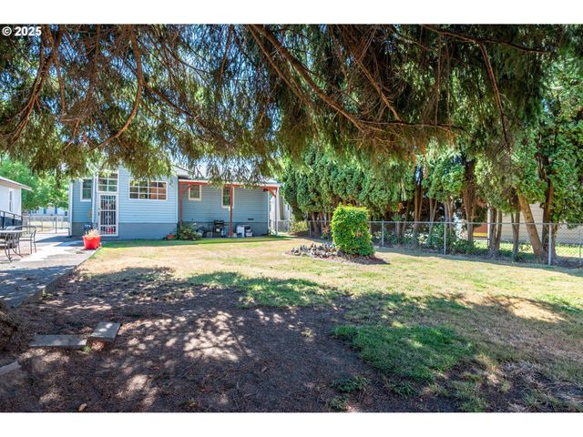 2848 DOVER St, Longview, WA 98632