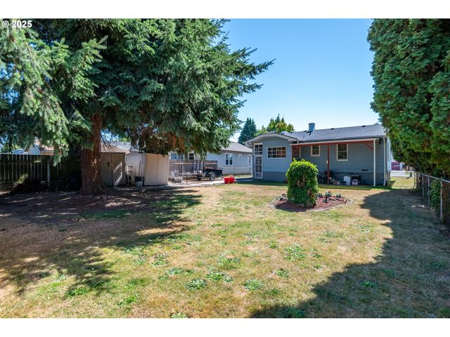 2848 DOVER St, Longview, WA 98632