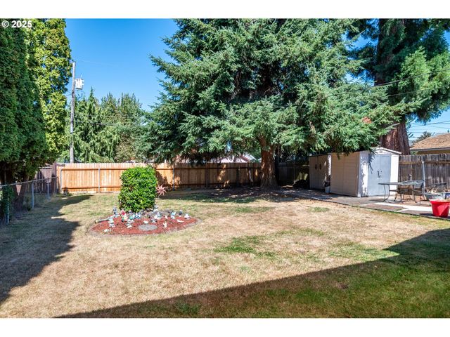 2848 DOVER St, Longview, WA 98632