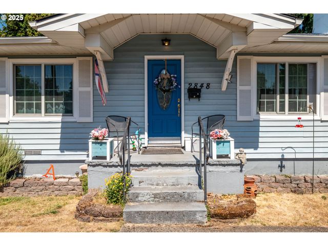 2848 DOVER St, Longview, WA 98632