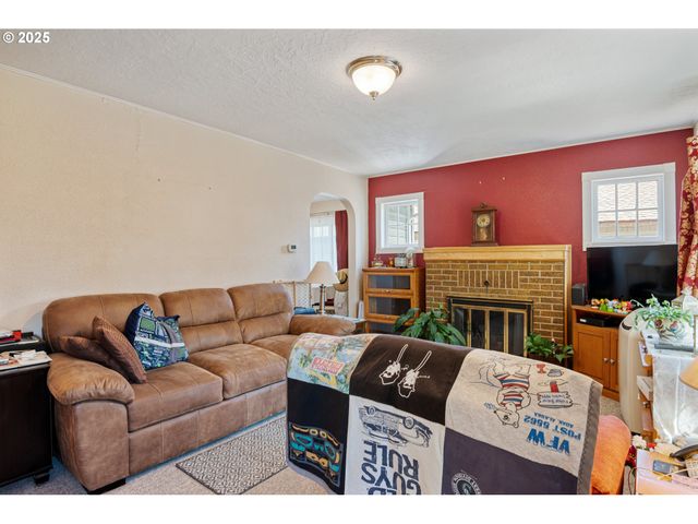 2848 DOVER St, Longview, WA 98632