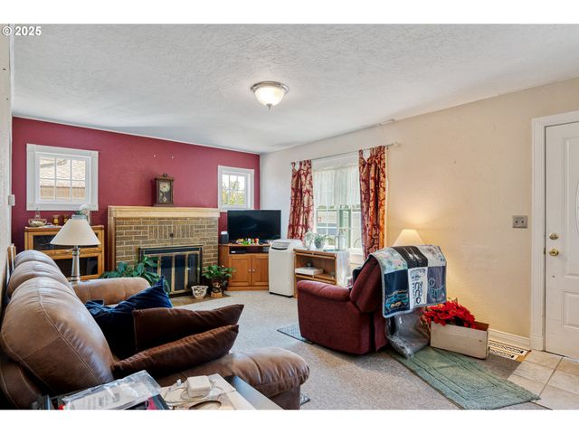 2848 DOVER St, Longview, WA 98632