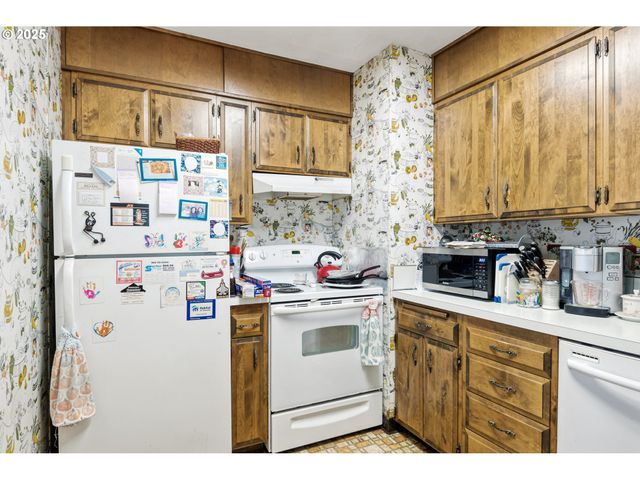 2848 DOVER St, Longview, WA 98632