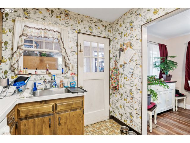 2848 DOVER St, Longview, WA 98632