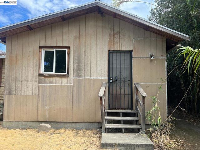 6225 Tevis St, Oakland, CA 94621