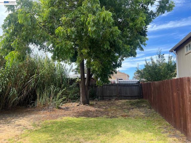 6225 Tevis St, Oakland, CA 94621