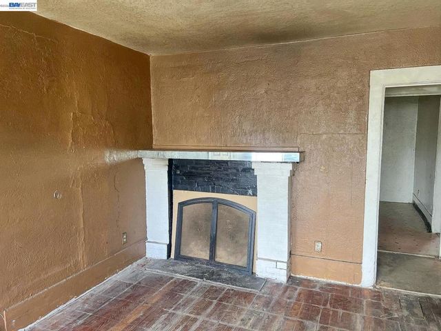 6225 Tevis St, Oakland, CA 94621