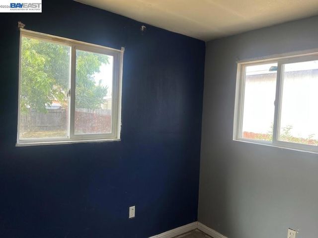 6225 Tevis St, Oakland, CA 94621