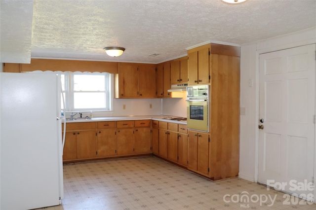 4543 Horseshoe Bend Road, Hudson, NC 28638
