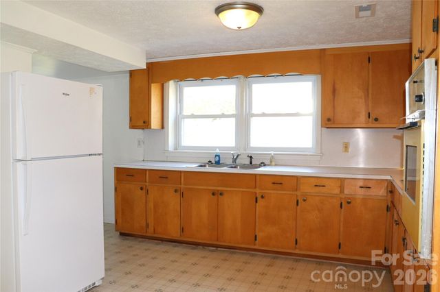 4543 Horseshoe Bend Road, Hudson, NC 28638