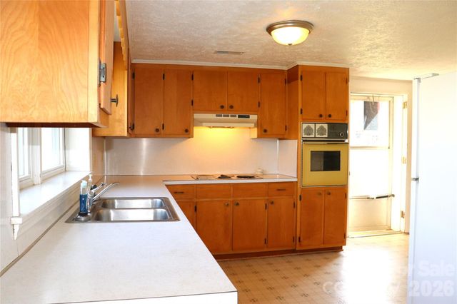 4543 Horseshoe Bend Road, Hudson, NC 28638