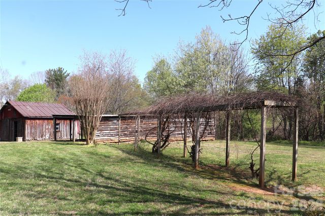 4543 Horseshoe Bend Road, Hudson, NC 28638