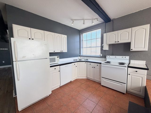 1300 W Main Street 202, Waxahachie, TX 75165