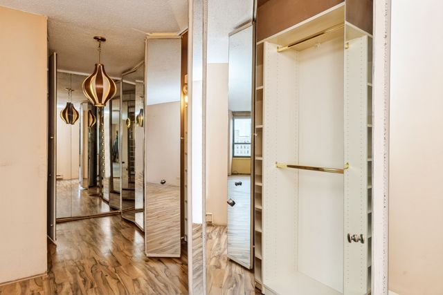 5471 S Hyde Park Boulevard 16AB, Chicago, IL 60615