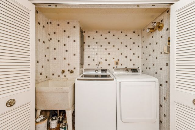 5471 S Hyde Park Boulevard 16AB, Chicago, IL 60615