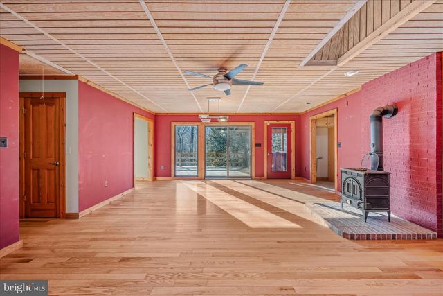 272 TONOLOWAY POINT CIR, Great Cacapon, WV 25422