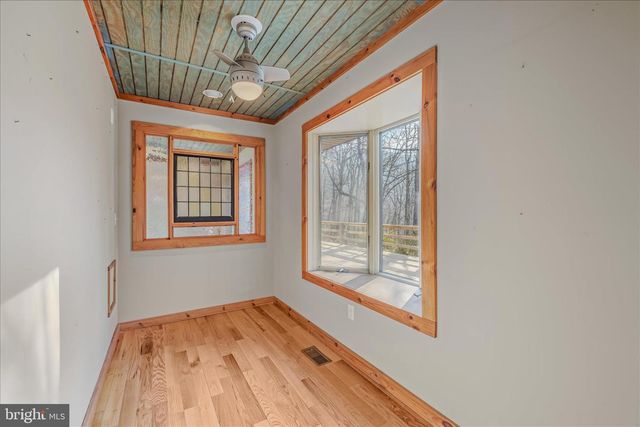 272 TONOLOWAY POINT CIR, Great Cacapon, WV 25422