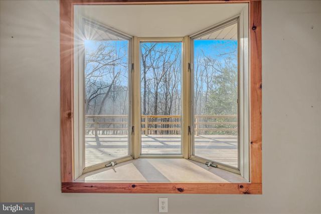 272 TONOLOWAY POINT CIR, Great Cacapon, WV 25422