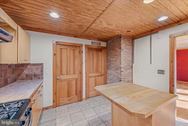 272 TONOLOWAY POINT CIR, Great Cacapon, WV 25422