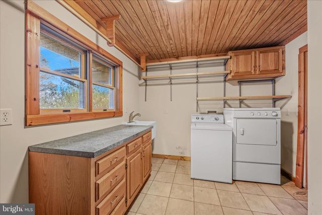 272 TONOLOWAY POINT CIR, Great Cacapon, WV 25422