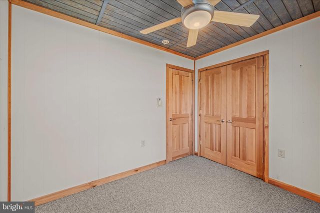 272 TONOLOWAY POINT CIR, Great Cacapon, WV 25422