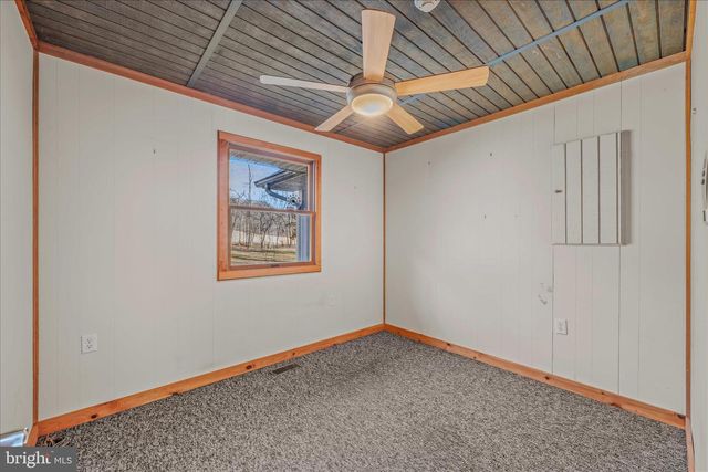 272 TONOLOWAY POINT CIR, Great Cacapon, WV 25422