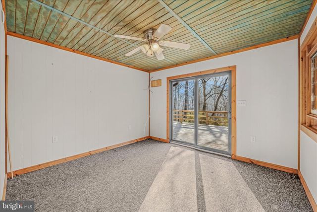 272 TONOLOWAY POINT CIR, Great Cacapon, WV 25422