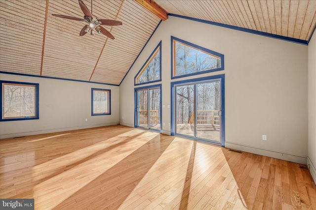 272 TONOLOWAY POINT CIR, Great Cacapon, WV 25422