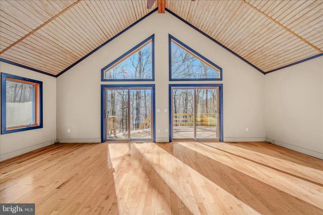 272 TONOLOWAY POINT CIR, Great Cacapon, WV 25422