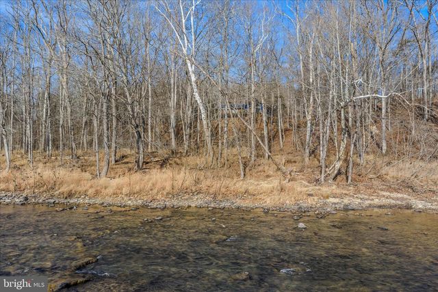 272 TONOLOWAY POINT CIR, Great Cacapon, WV 25422