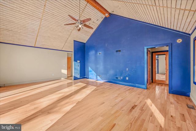 272 TONOLOWAY POINT CIR, Great Cacapon, WV 25422